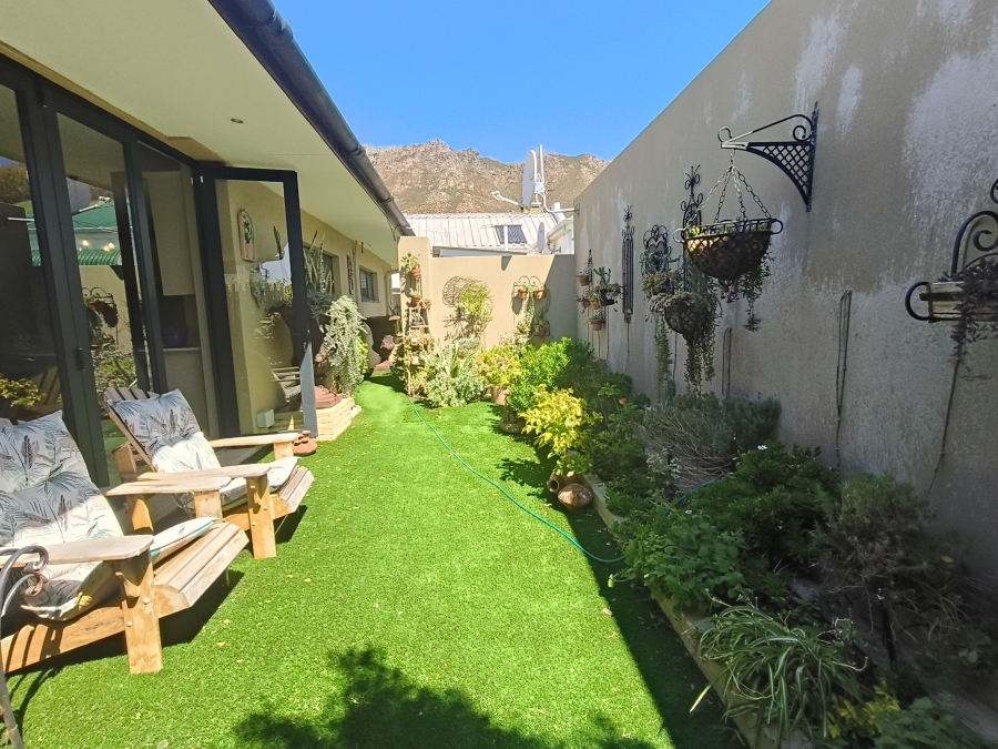 3 Bedroom Property for Sale in Gordons Bay Central Western Cape